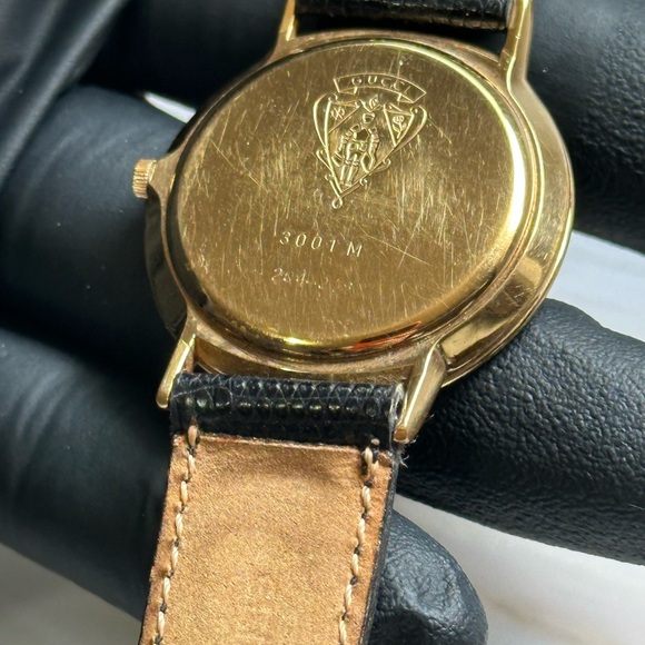 Gucci 3001M Roman Numeral Gold-Tone SS With Black Dial 33mm Luxury Swiss Watch - Picture 9 of 14